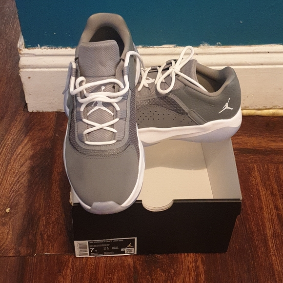 Air Jordan 11 CMFT Low (GS)  Patent Cool Grey CZ - Picture 4 of 7